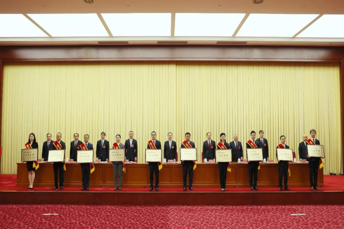 【全國表彰】山東滬鴿口腔醫(yī)療集團(tuán)有限公司榮膺“全國工業(yè)和信息化系統(tǒng)先進(jìn)集體”稱號(hào)！