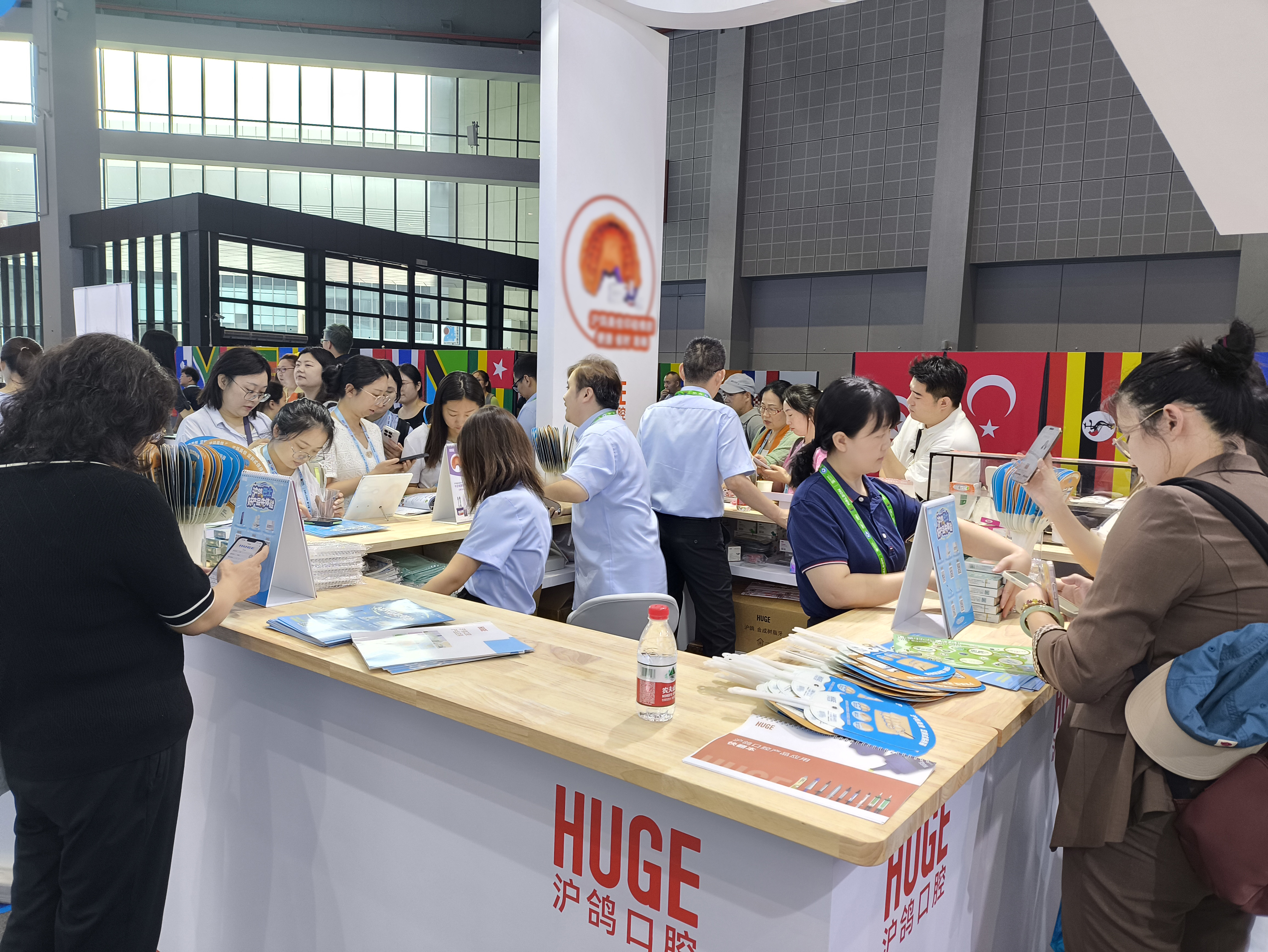 025上海世界口腔医学大会（FDI），沪鸽口腔圆满收官！"