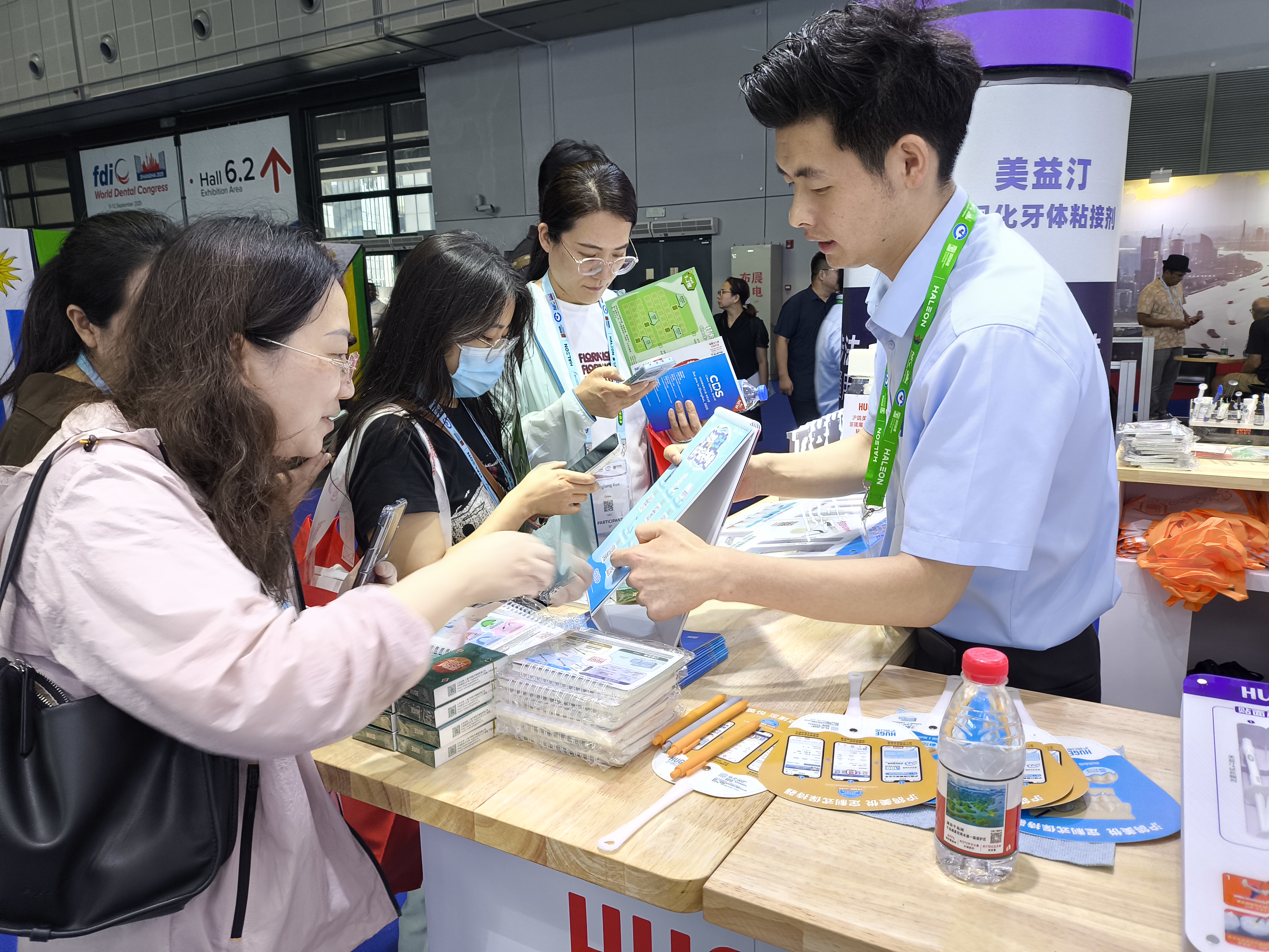 025上海世界口腔医学大会（FDI），沪鸽口腔圆满收官！"
